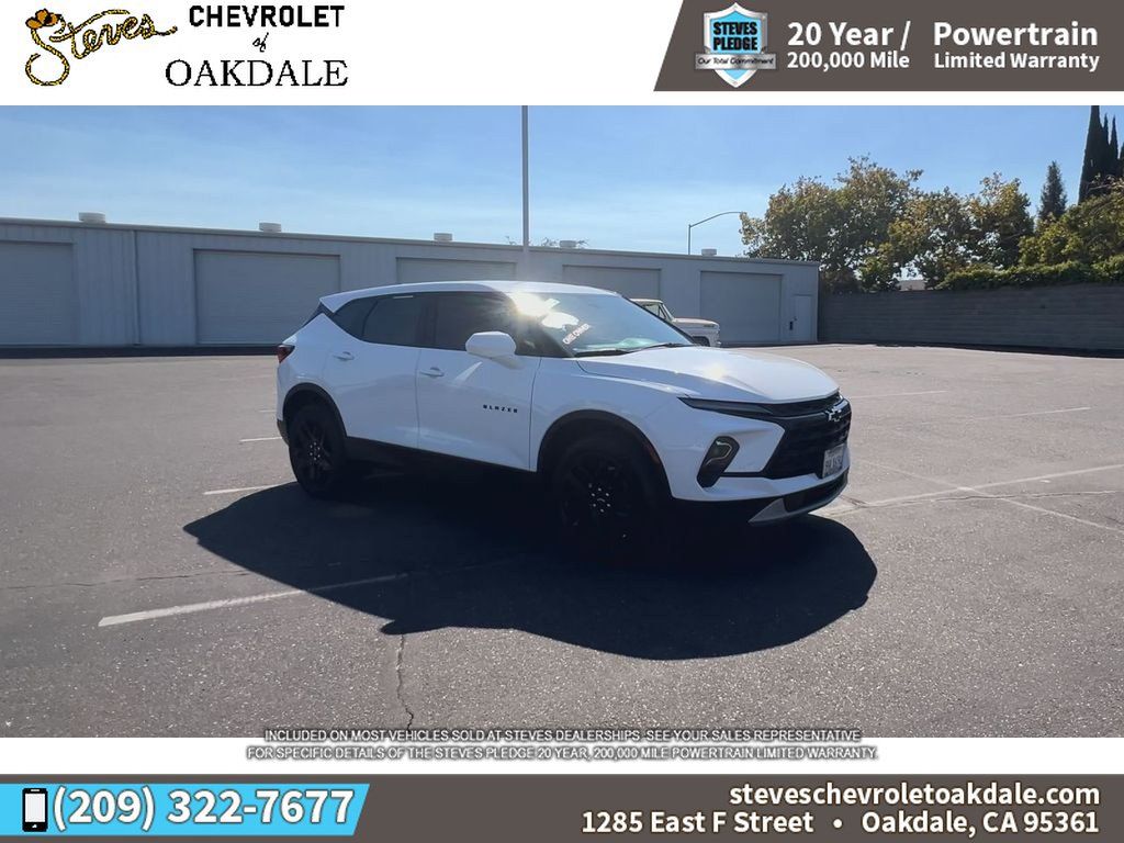 Certified 2023 Chevrolet Blazer LT w/ LPO, Black Grille Bar Package FWD image 2