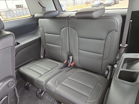 Used 2023 GMC Acadia SLT image 9