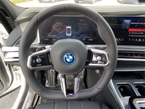 New 2025 BMW i7 M70 image 20