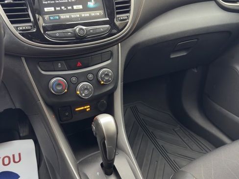 Used 2017 Chevrolet Trax LT w/ LT Convenience Package image 21
