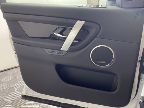 Used 2025 Land Rover Discovery Sport S image 16