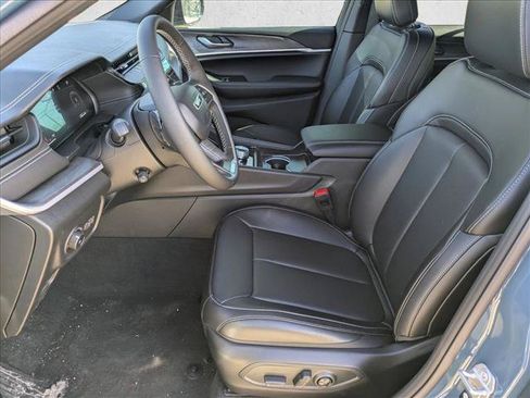 New 2026 Jeep Grand Cherokee Limited w/ Luxury Tech Group II AWD/4WD image 4