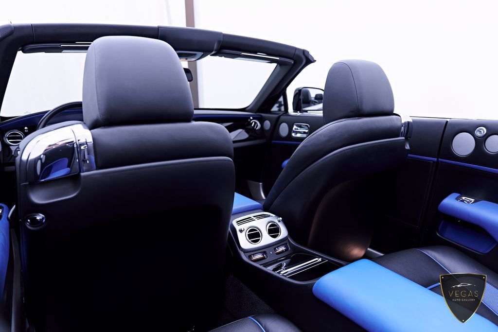 Used 2019 Rolls-Royce Dawn RWD image 46