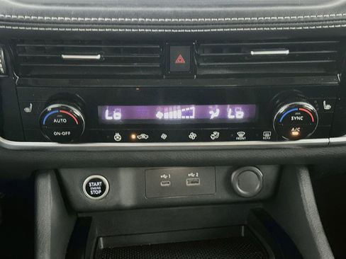 Used 2021 Nissan Rogue SV w/ Premium Package FWD image 24