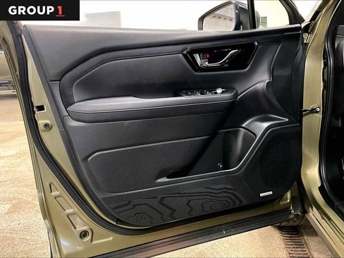 Used 2025 Subaru Forester Limited image 22