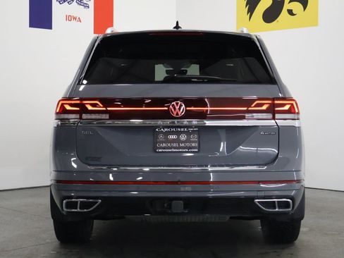 Used 2025 Volkswagen Atlas SEL Premium R-Line image 11