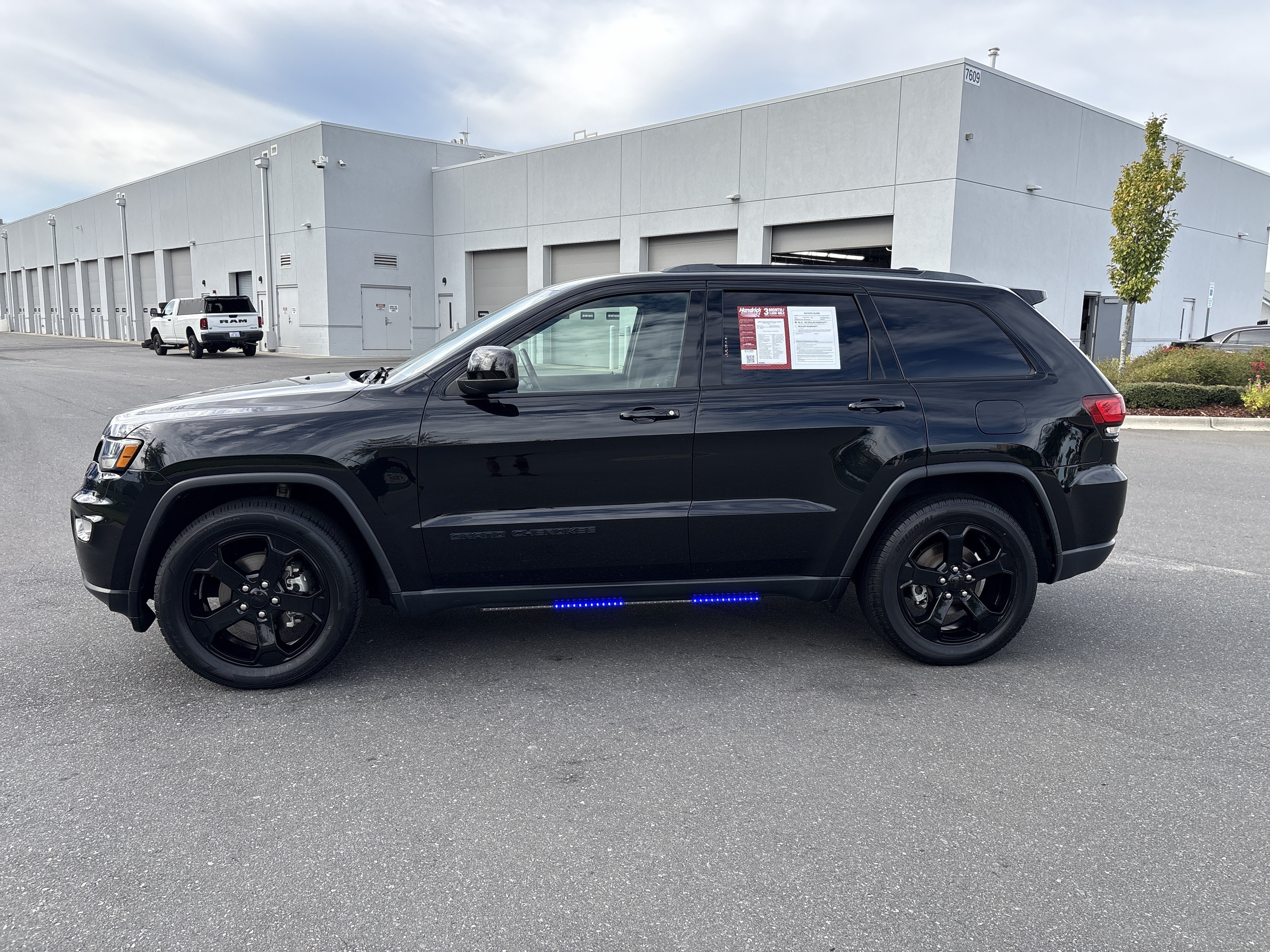 Used 2020 Jeep Grand Cherokee Laredo RWD image 6