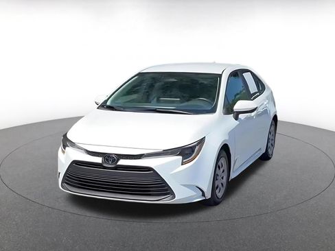 Used 2025 Toyota Corolla LE FWD image 8