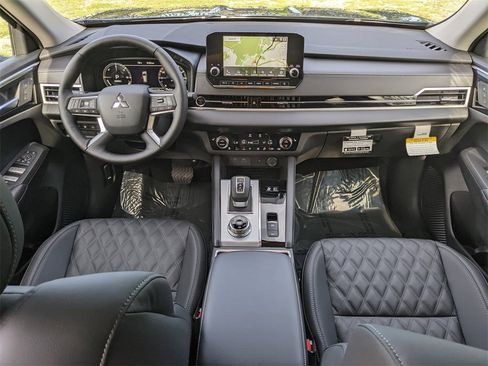 New 2025 Mitsubishi Outlander SEL image 16