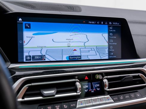 Used 2022 BMW X7 xDrive40i w/ M Sport Package image 23