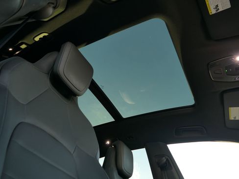 Used 2024 Porsche Macan 4 Electric image 27