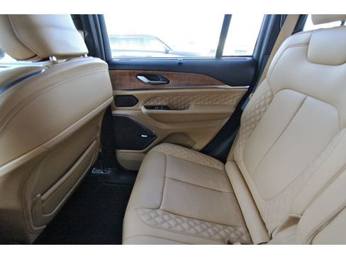 Used 2022 Jeep Grand Cherokee Summit AWD/4WD image 12