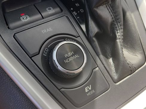 Used 2022 Toyota RAV4 XLE Premium AWD/4WD image 20