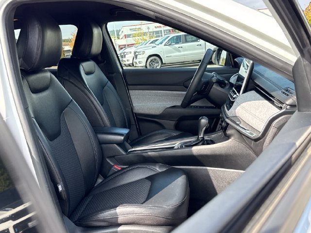 Used 2024 Jeep Compass Latitude AWD/4WD image 24