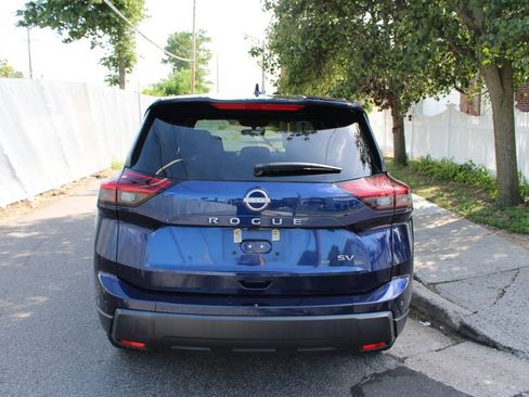 Used 2024 Nissan Rogue SV FWD image 7