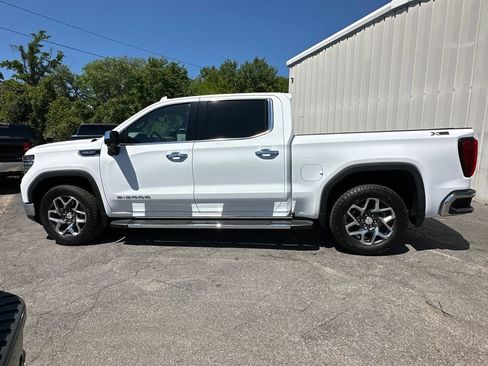 Used 2023 GMC Sierra 1500 SLT w/ SLT Premium Plus Package AWD/4WD image 9