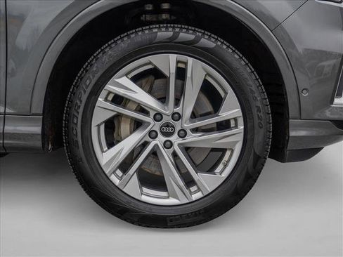 Used 2022 Audi Q7 Premium Plus image 12