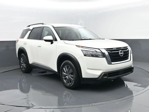 Used 2025 Nissan Pathfinder SV AWD/4WD image 3