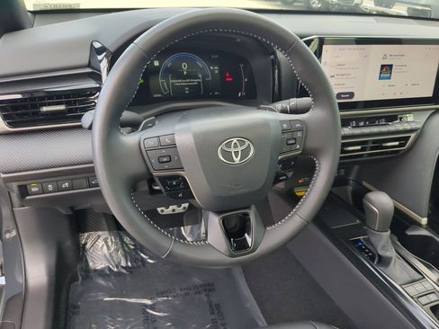 Used 2025 Toyota Camry SE w/ Multimedia Upgrade Package FWD image 18