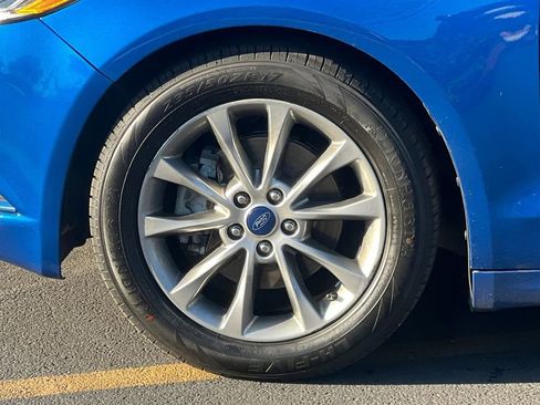 Used 2017 Ford Fusion SE w/ Fusion SE Technology Package image 28