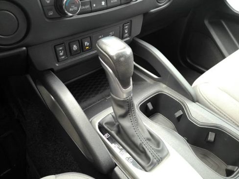 Used 2022 Nissan Frontier SV RWD image 45