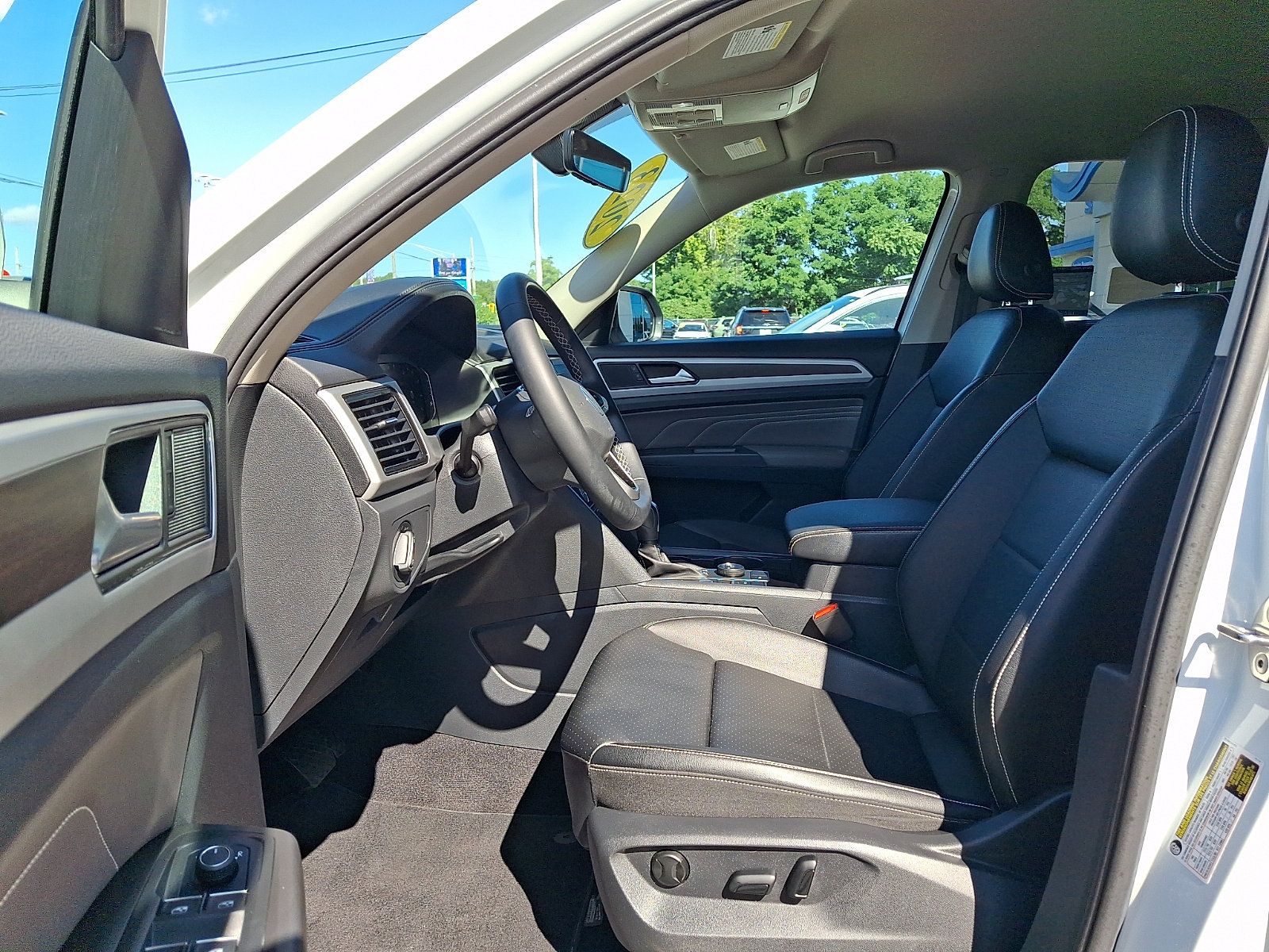 Used 2023 Volkswagen Atlas SE AWD/4WD image 16