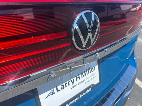 Used 2025 Volkswagen Atlas SE AWD/4WD image 23