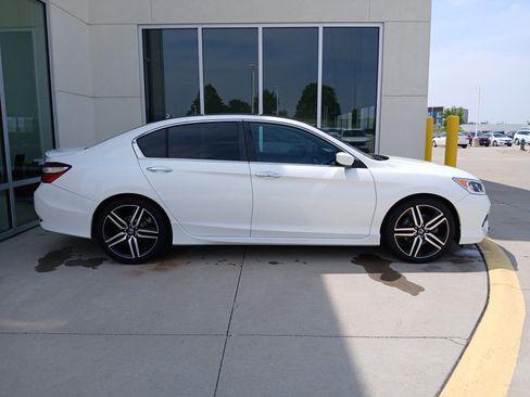 Used 2016 Honda Accord Sport image 6