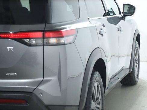 Used 2025 Nissan Pathfinder SV image 48