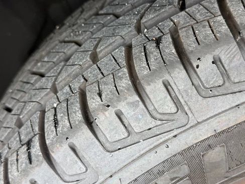 Used 2025 Ford Explorer Active AWD/4WD image 42