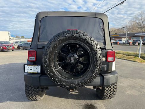 Used 2017 Jeep Wrangler Unlimited Sahara image 4