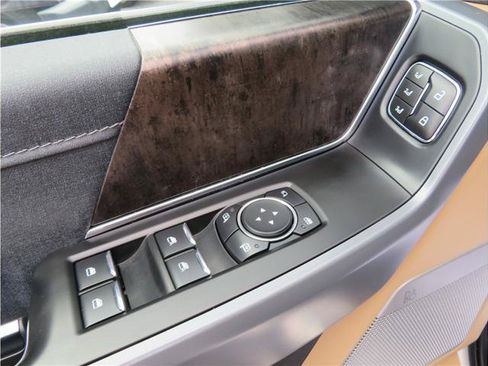 Used 2023 Ford F150 4x4 SuperCrew image 13