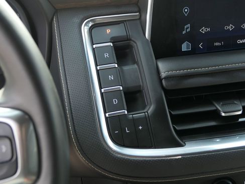 Used 2024 Chevrolet Suburban Premier RWD image 23