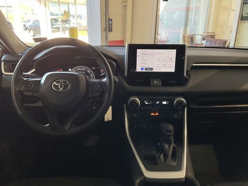 Used 2025 Toyota RAV4 LE image 29