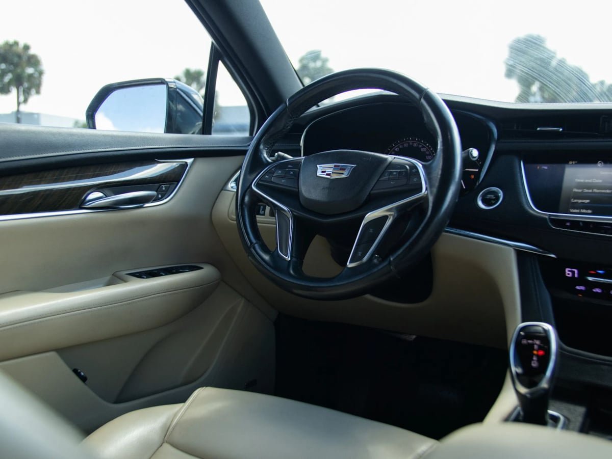 Used 2019 Cadillac XT5 FWD image 32