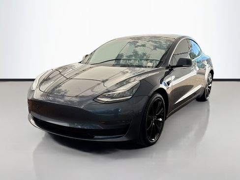 Used 2020 Tesla Model 3 Standard Range Plus image 1