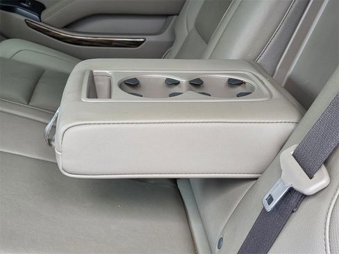 Used 2019 GMC Yukon XL SLT w/ Open Road Package image 12