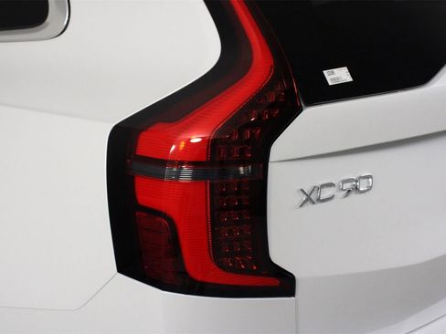 New 2025 Volvo XC90 B6 Plus image 15