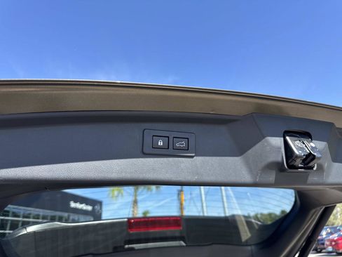 Used 2022 Subaru Outback Touring XT image 11