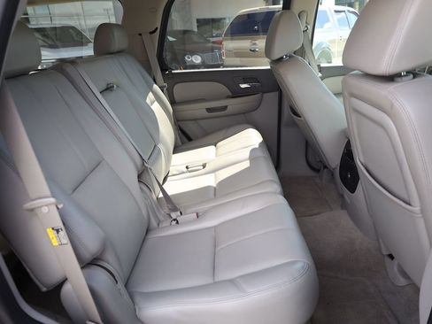 Used 2007 GMC Yukon SLT w/ SLT Preferred Equipment Group AWD/4WD image 17