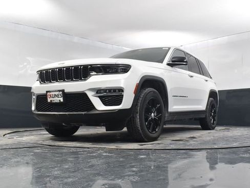 Used 2023 Jeep Grand Cherokee Limited image 41