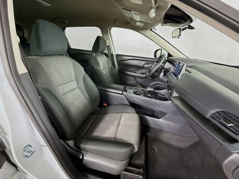 Used 2024 Nissan Rogue SV FWD image 33