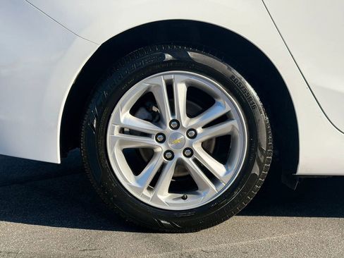 Used 2017 Chevrolet Cruze LT FWD image 6