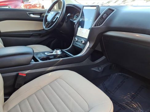 Certified 2024 Ford Edge SE image 10
