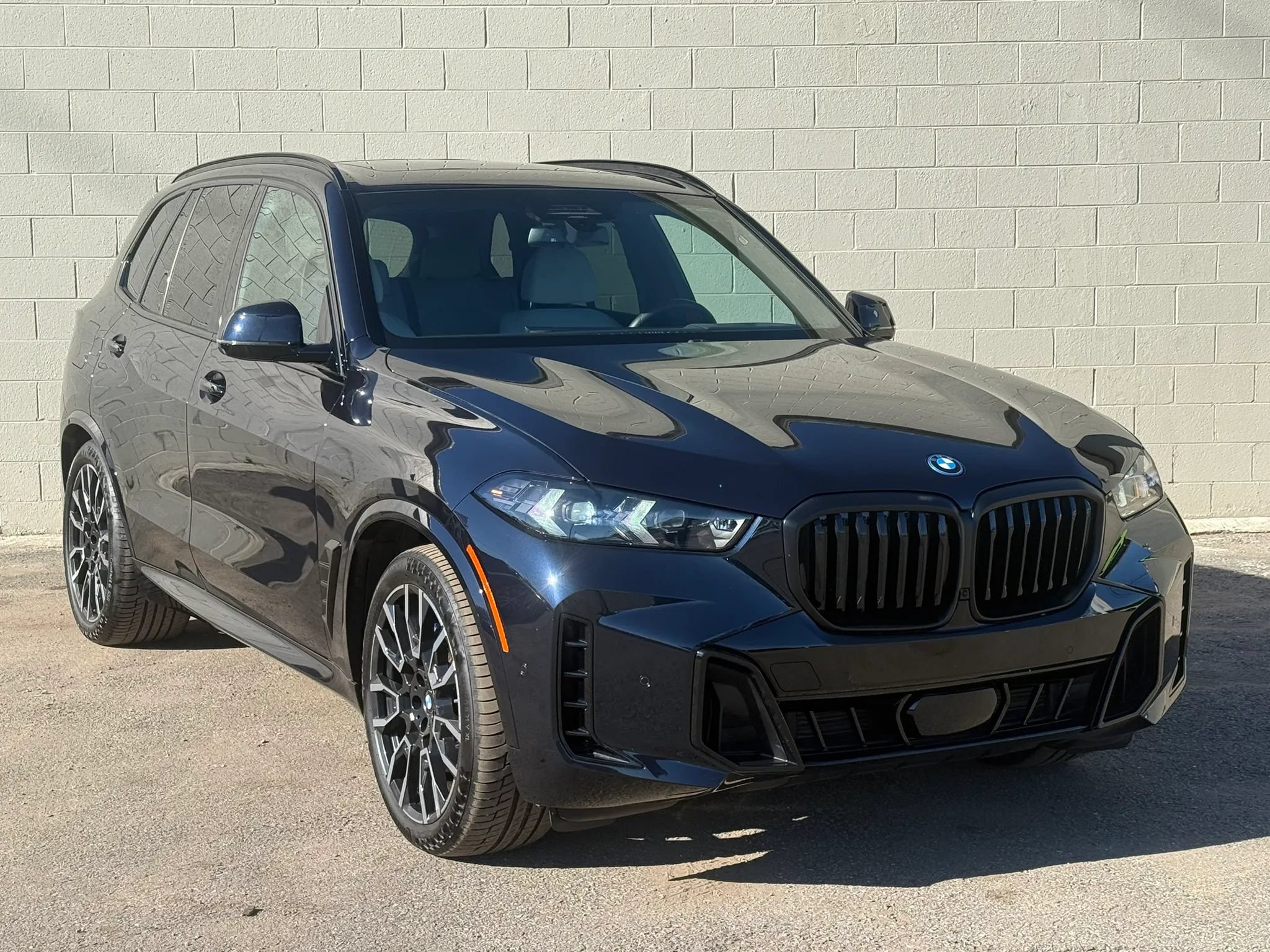 Used 2026 BMW X5 xDrive50e w/ M Sport Package AWD/4WD image 11