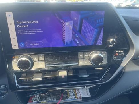Used 2023 Toyota Highlander XLE image 11