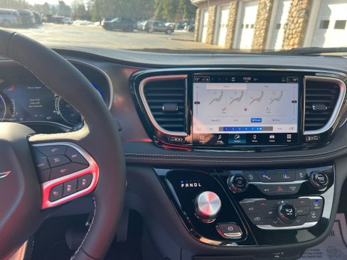 New 2026 Chrysler Pacifica Select image 14