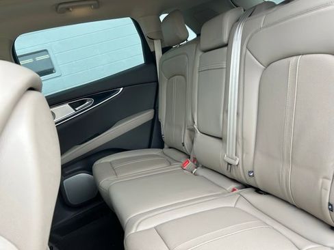 Used 2022 Lincoln Nautilus Reserve w/ Equipment Group 202A image 9