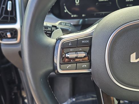 Certified 2022 Kia Sorento SX FWD image 32