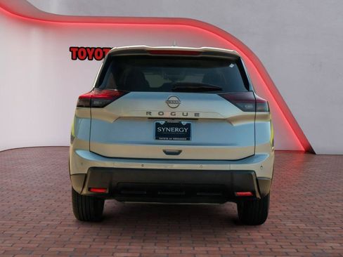 Used 2025 Nissan Rogue SV FWD image 6